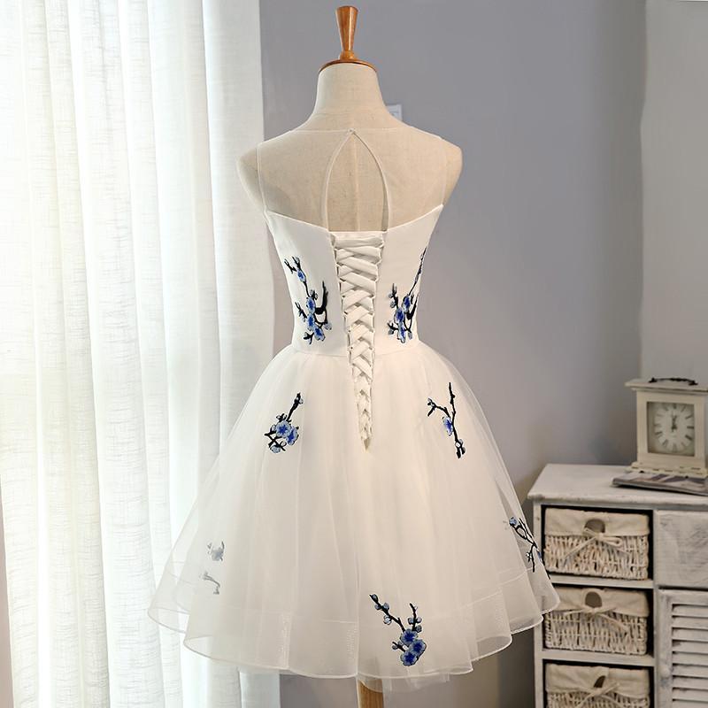 Abito corto per ballo di fine anno con fiori ricamati in tulle a linea ad A economico