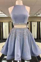 Vestido de fiesta corto de dos piezas, corte A, sin mangas, con joya y cuentas.