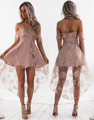 Vestito da cerimonia a linea ad A con pizzo, spalle scoperte, orlo asimmetrico e tonalità rosa moda