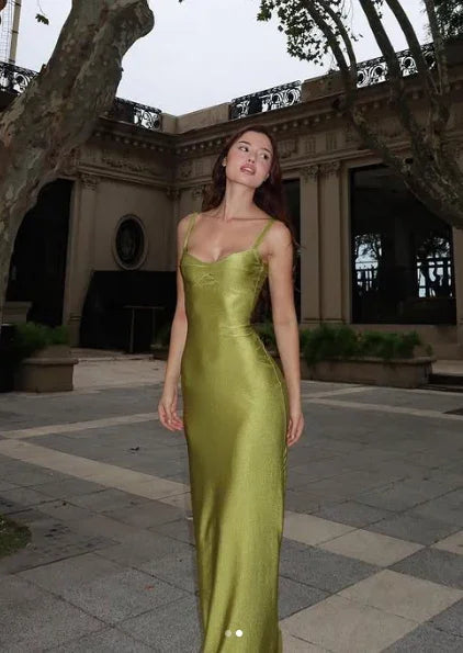 Vestido de Festa Verde Longo com Alças Elegantes e Justas Y8018
