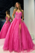 Vestido de Baile Sem Alças com Contas e Fenda em Rosa Forte