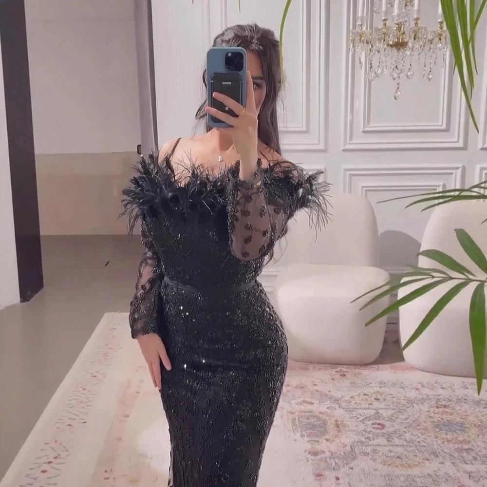 Luxuriöses Dubai-Grünes Abendkleid mit langen Ärmeln, Federn und Perlenbesatz LA72553