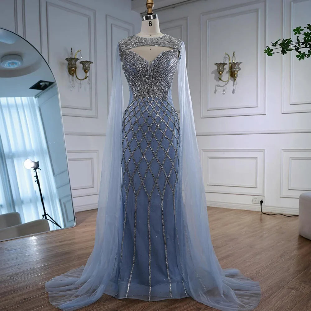 Luxuriöses hautfarbenes Perlenbesetztes Meerjungfrauen-Abendkleid mit Umhang LA72814