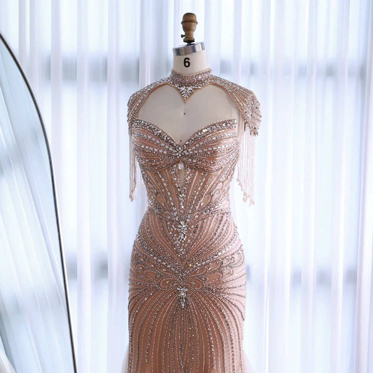 Abito da sera di lusso di Dubai con perline blu e rosa e mantellina con nappe LA72897B
