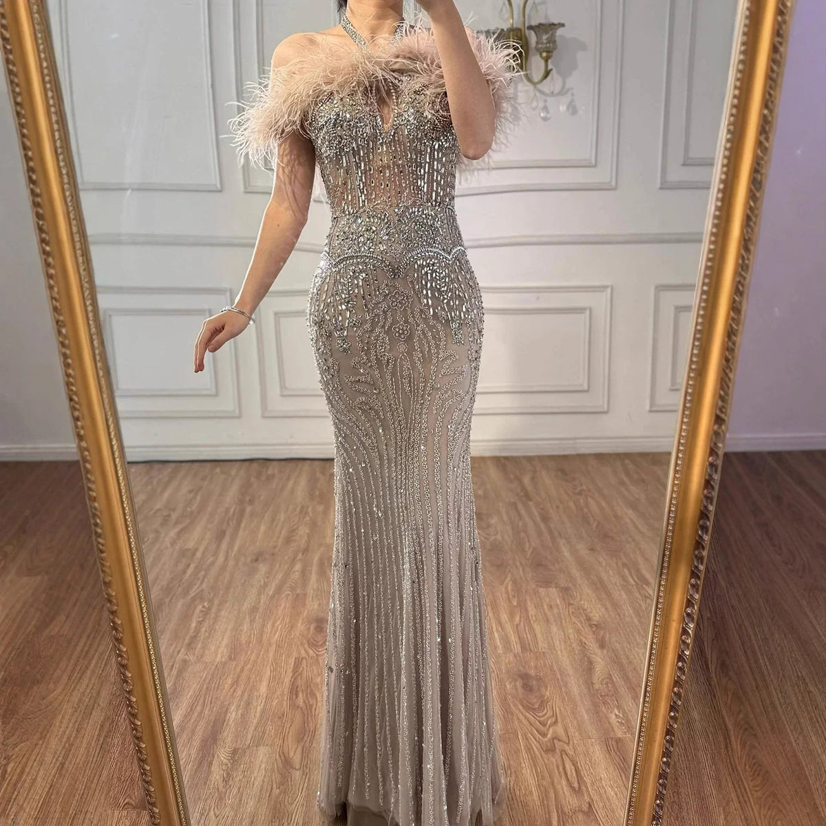 Robe de soirée luxueuse en plume et cristal, modèle décolleté nu LA73349