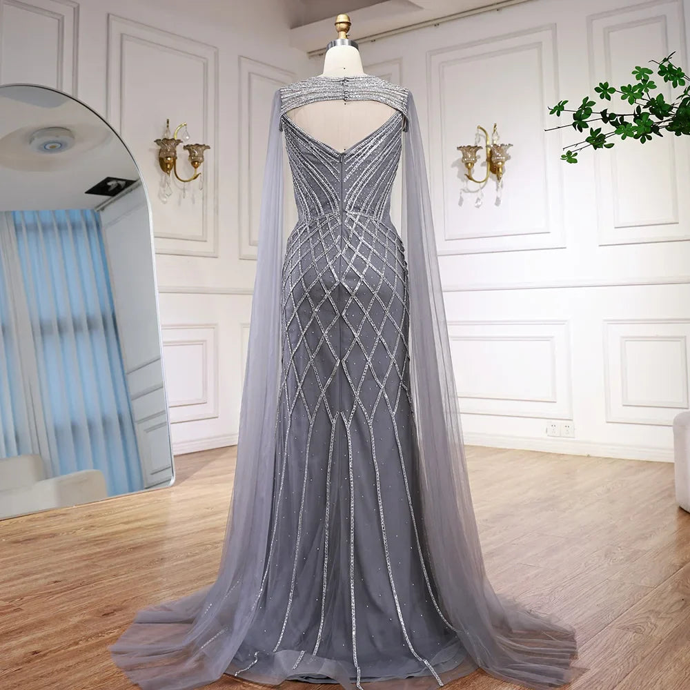 Luxuriöses hautfarbenes Perlenbesetztes Meerjungfrauen-Abendkleid mit Umhang LA72814