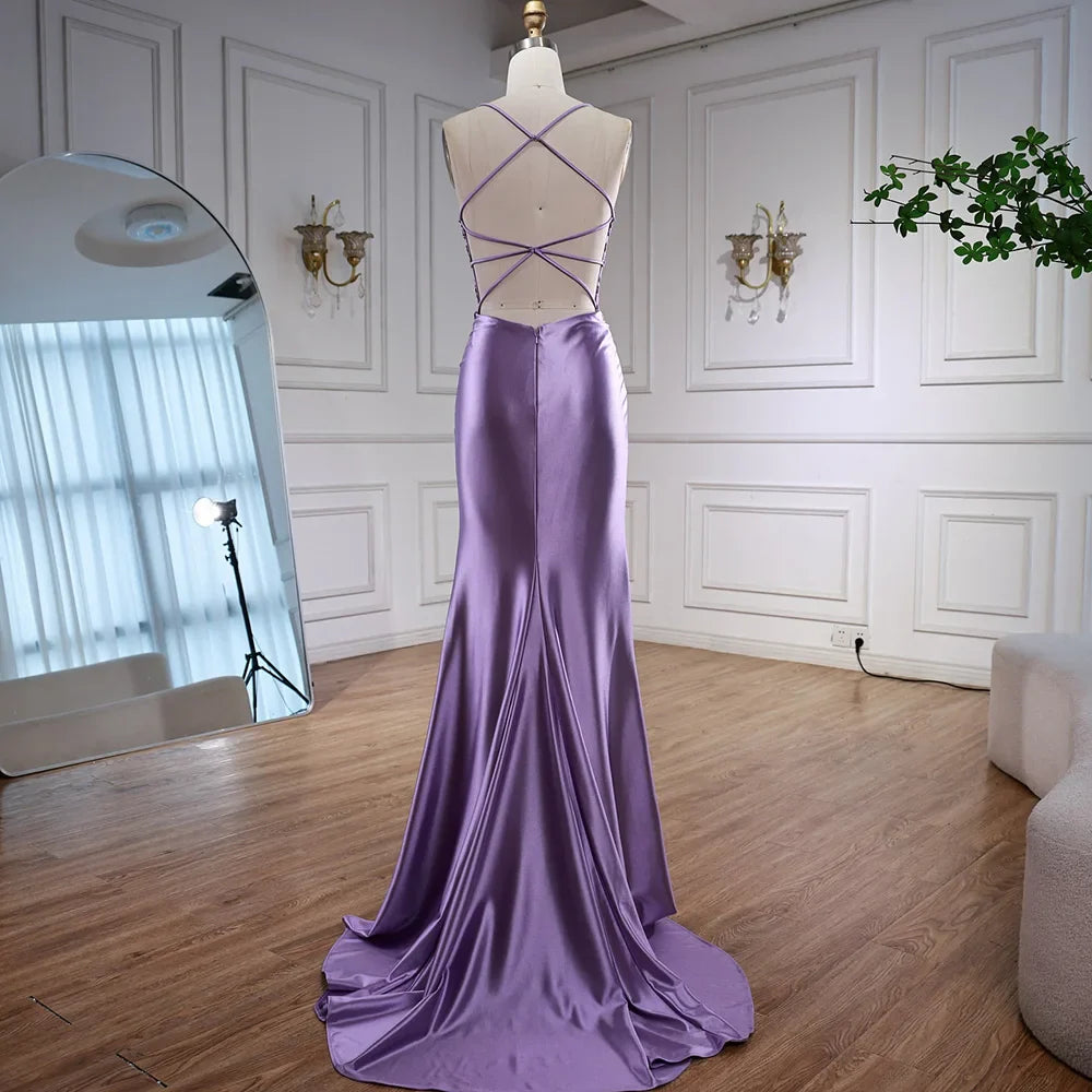 Robe de bal en satin violet luxueuse avec fente et applications en dentelle LA73040