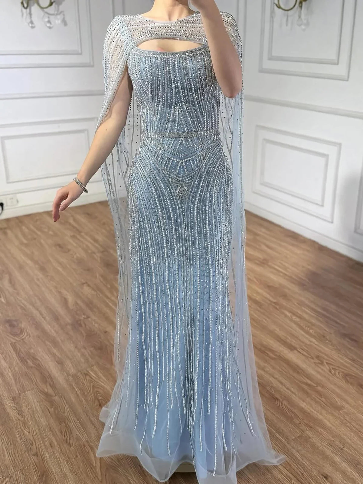 Robe de soirée luxueuse diamant bleu avec cape LA73426