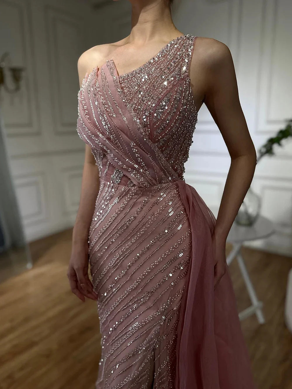 Vestido de noche saudí azul de lujo de un solo hombro con abertura y sobrefalda lateral con cuentas para ocasión formal LA72732