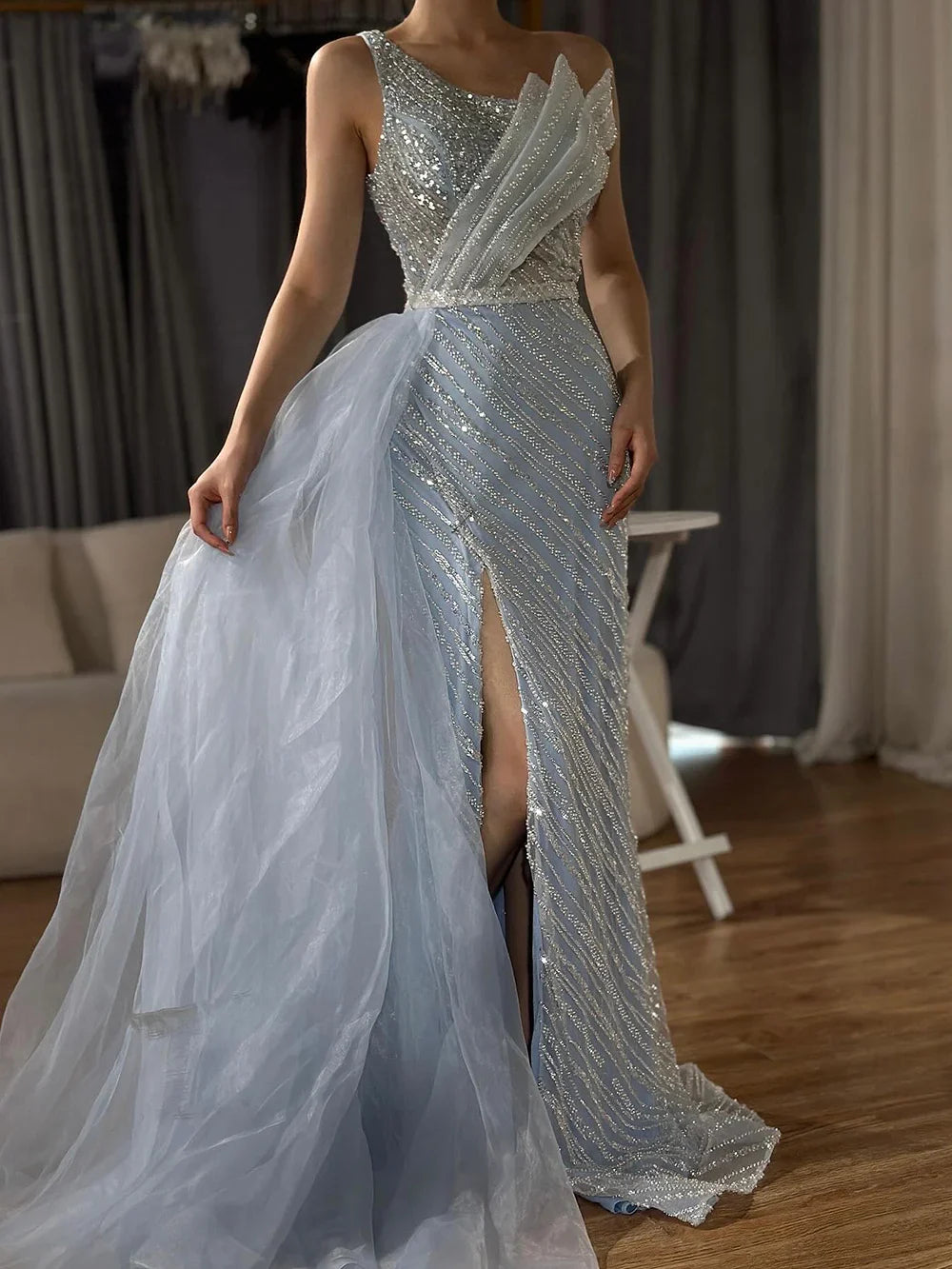 Vestido de noche saudí azul de lujo de un solo hombro con abertura y sobrefalda lateral con cuentas para ocasión formal LA72732