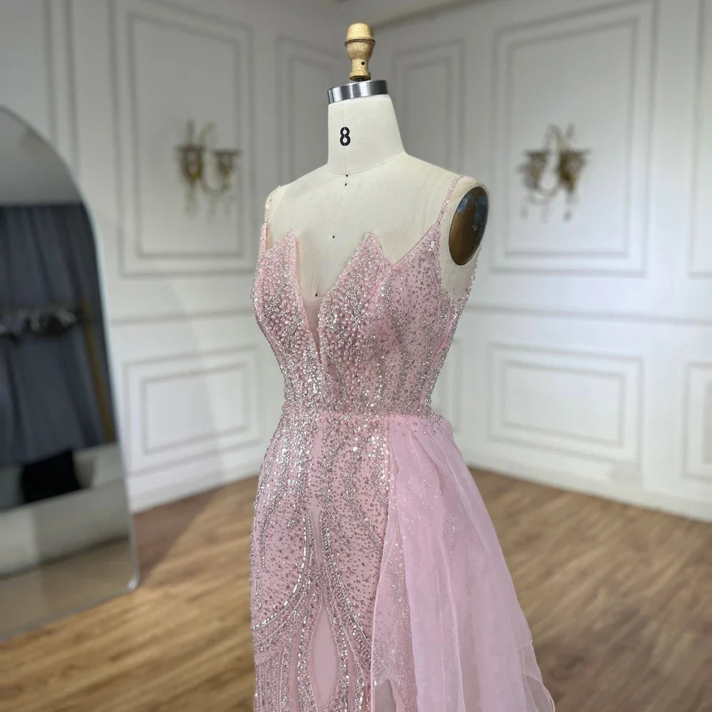 Vestido de noche sirena rosa claro con tirantes finos y sobrefalda con cuentas LA72378A