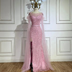 Robe de soirée Serene Hill rose à manches cape de Dubai, sirène avec jupe latérale à plumes et perles pour fête femme LA72701