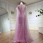 Robe de soirée Serene Hill rose à manches cape de Dubai, sirène avec jupe latérale à plumes et perles pour fête femme LA72701