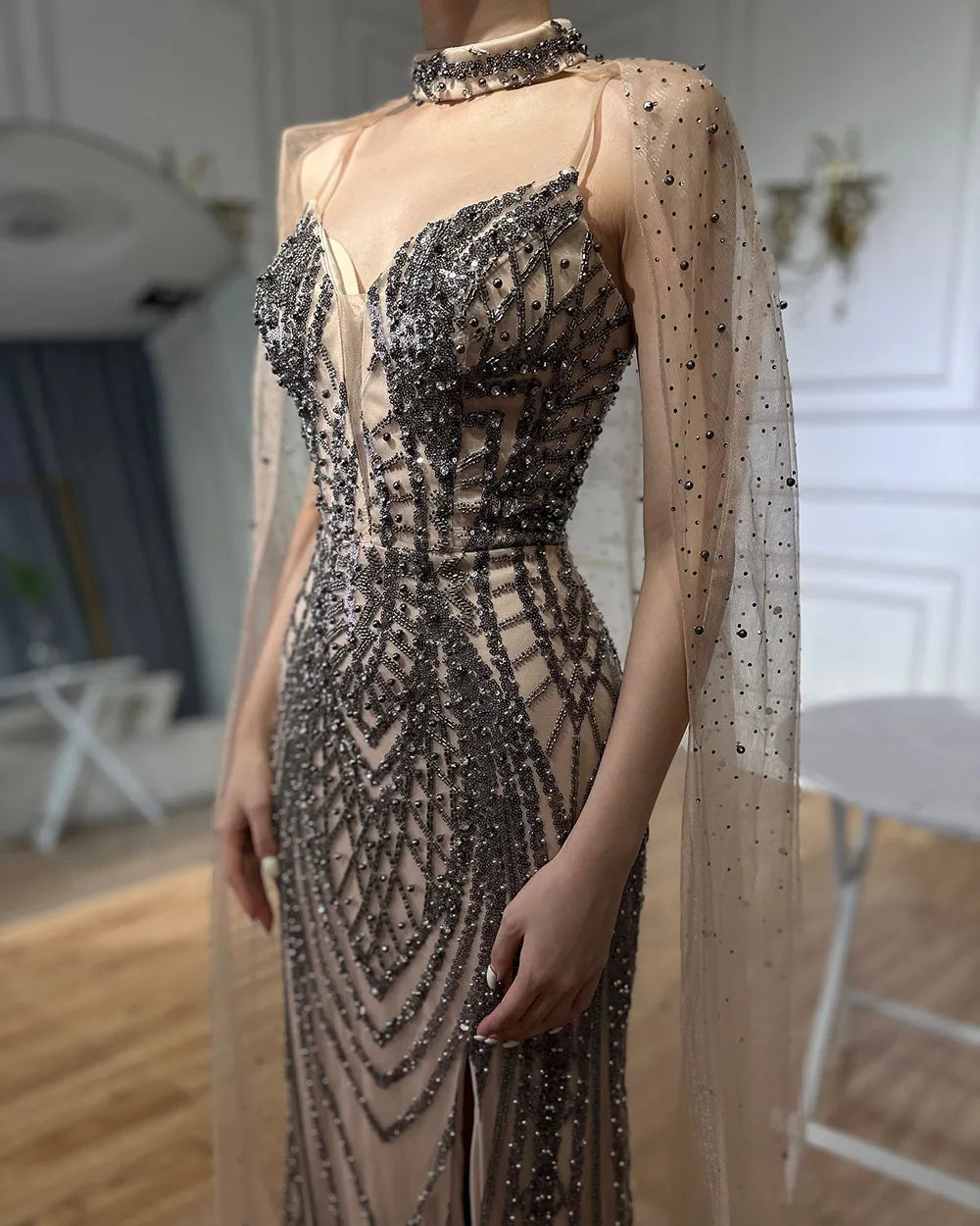 Vestido de noche lujoso de Dubái en negro y nude con tirantes finos de cuentas y capa larga para ocasión formal LA72795