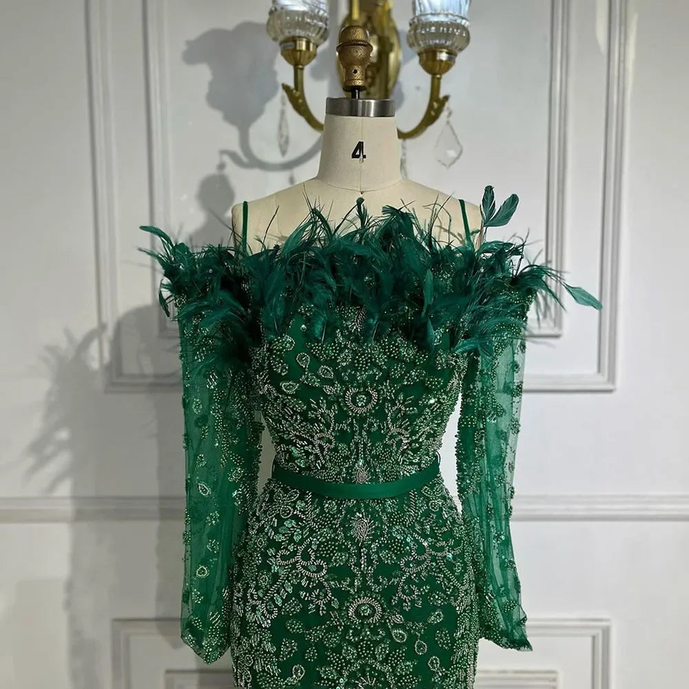 Luxuriöses Dubai-Grünes Abendkleid mit langen Ärmeln, Federn und Perlenbesatz LA72553