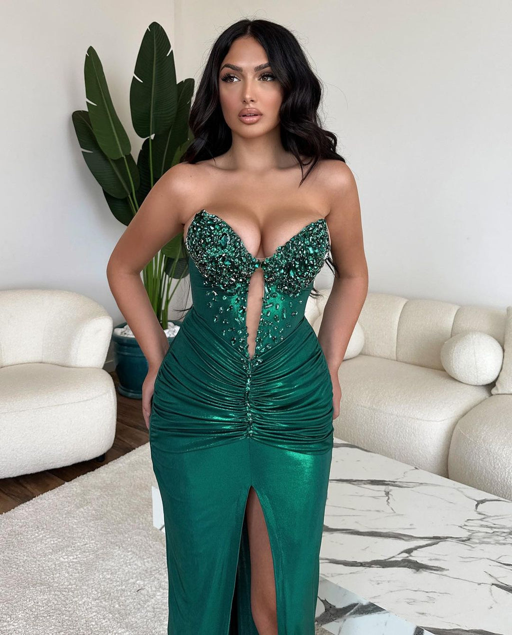 Abito da sera lungo verde sirena senza maniche con paillettes e spacco