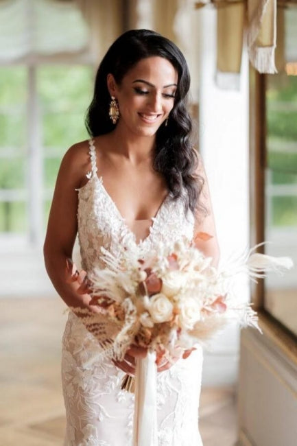 Robes de mariée longues sirène sexy à col en V sans manches avec dentelle