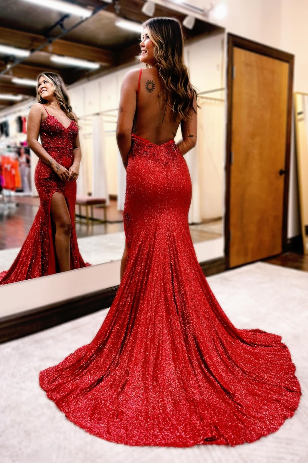 Robe de bal sirène pailletée sexy à décolleté en V, dos nu, bretelles fines et fente