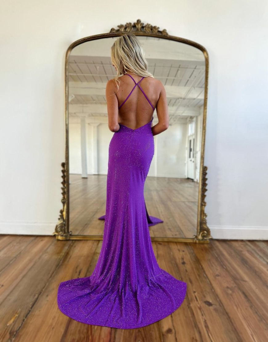 Abito da sera con scollo a V profondo, paillettes e spacco, stile sirena