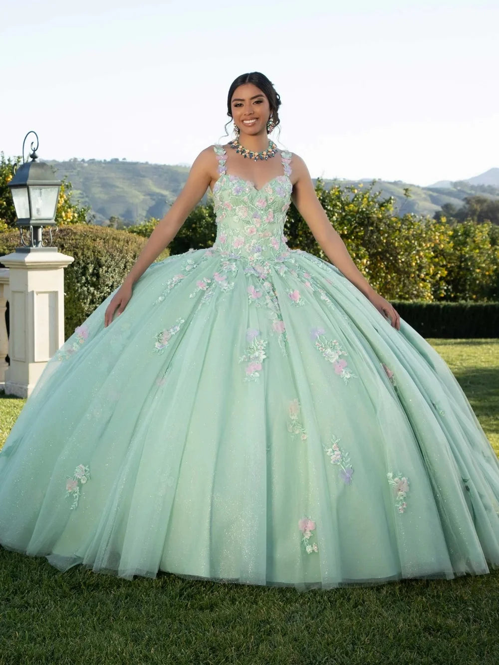 Äthergrünes Minzherz Quinceañera-Kleid Zartes Pastellblumen-Applikation Schimmerndes Ballkleid Vestidos De 15 Quinceañera