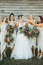 Abito da damigella d'onore a tubino con collo all'americana, lunghezza al tè, con spacco laterale