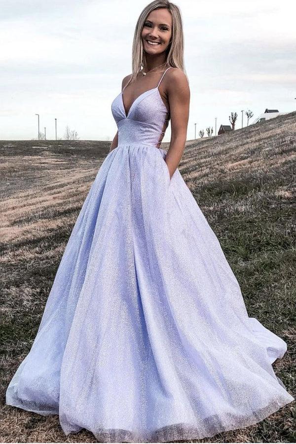 Vestido Formal de Baile em Tule com Decote em V, Corte em A, Cor Lavanda Brilhante, com Bolso