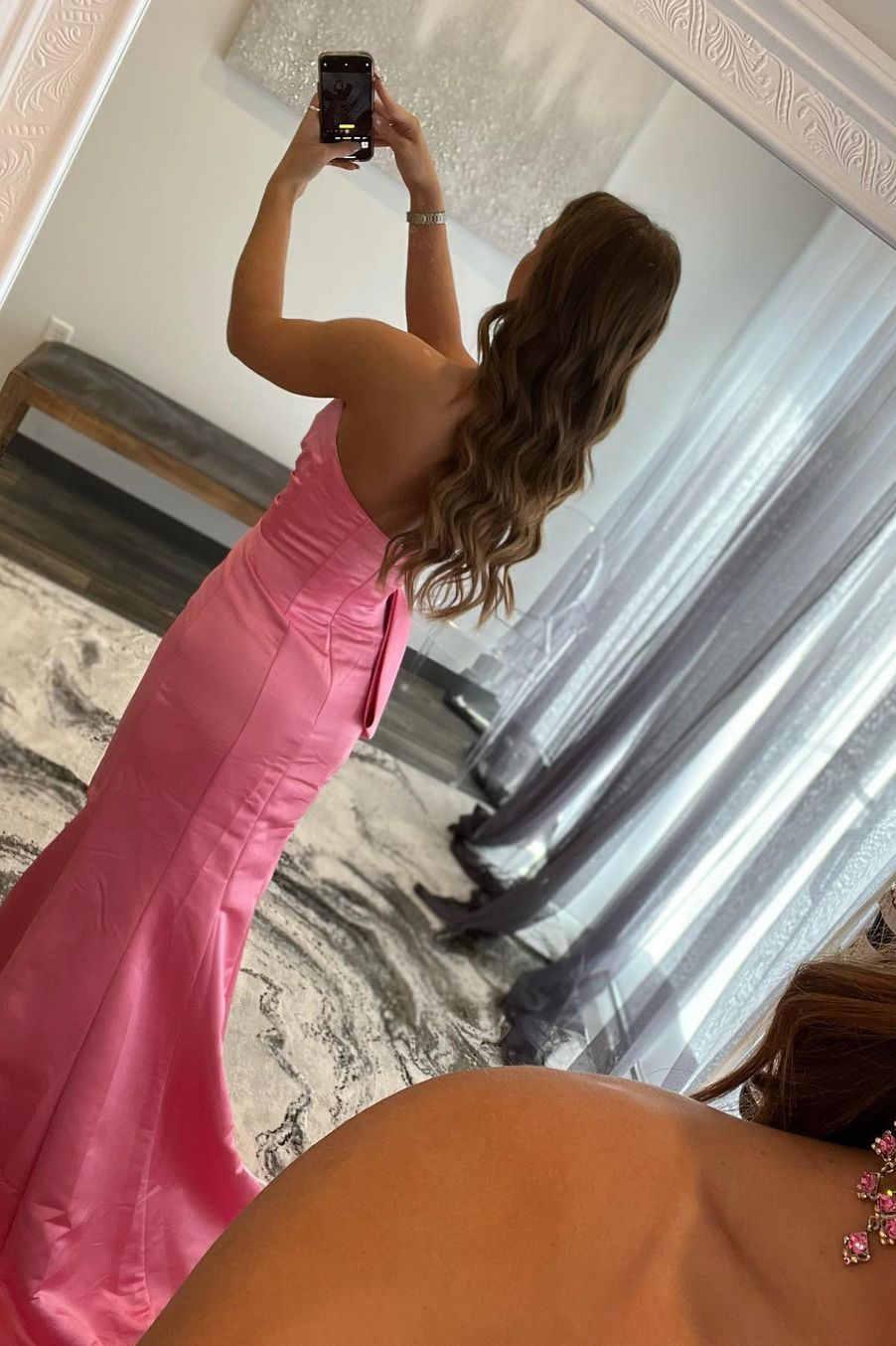 Vestidos de Baile em Cetim Rosa com Ombros Descobertos e Fenda SYP90