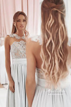 Abiti da damigella d'onore in chiffon argento a linea ad A con pizzo applicato e spacco