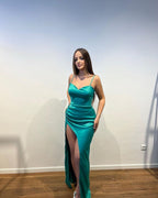 Robe de bal simple longue sirène à fines bretelles, col en V, sans manches, avec fente