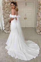 Robe de mariée simple sirène en satin ivoire à épaules dénudées