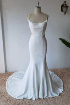 Schlichtes, schlichtes Meerjungfrau-Brautkleid aus Satin mit Spaghettiträgern