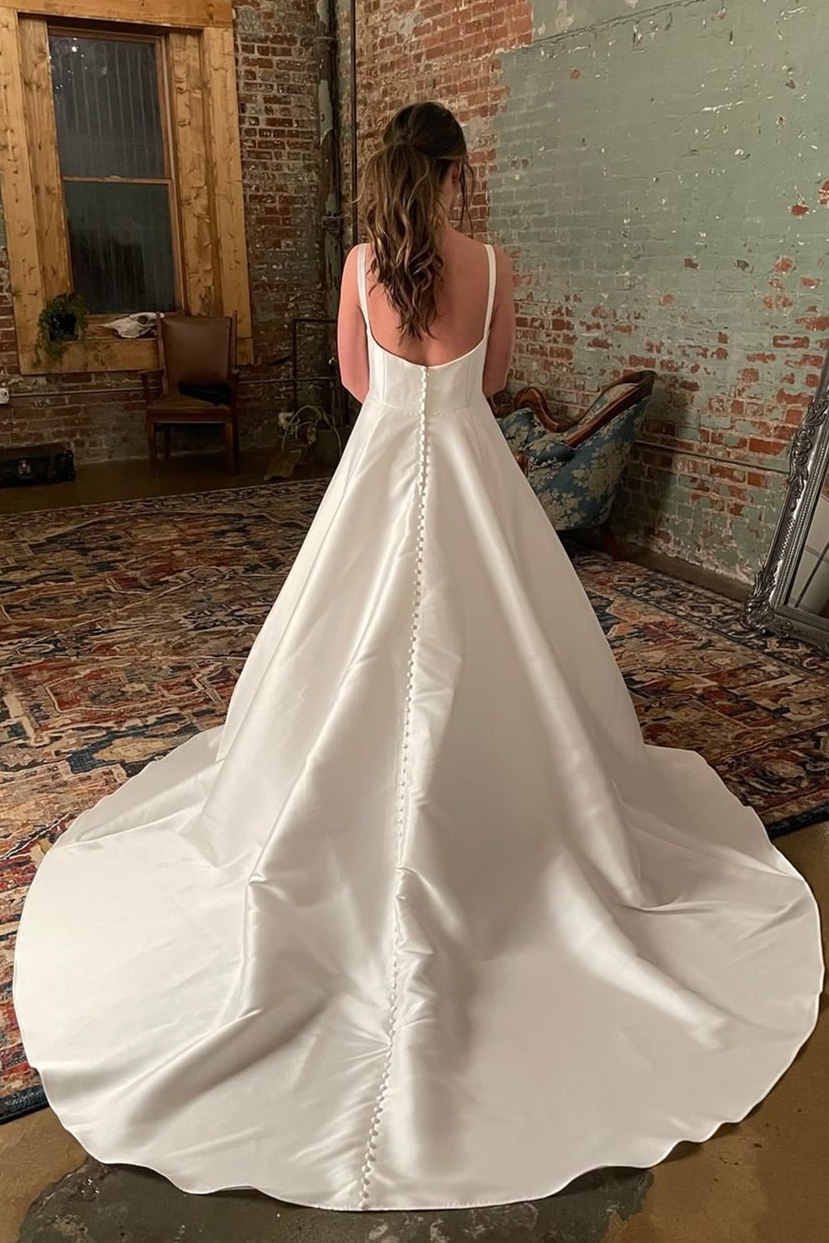 Robe de mariée ivoire à larges bretelles simples avec poches