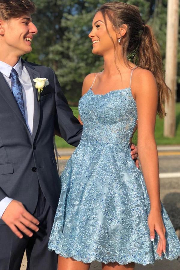 Himmelblaue Spaghettiträger A-Linie Spitze Rückenfreies Kurzes Homecoming-Kleid