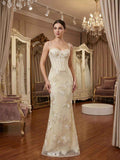 Vestido de baile longo bordado floral com espartilho sereia com alças finas