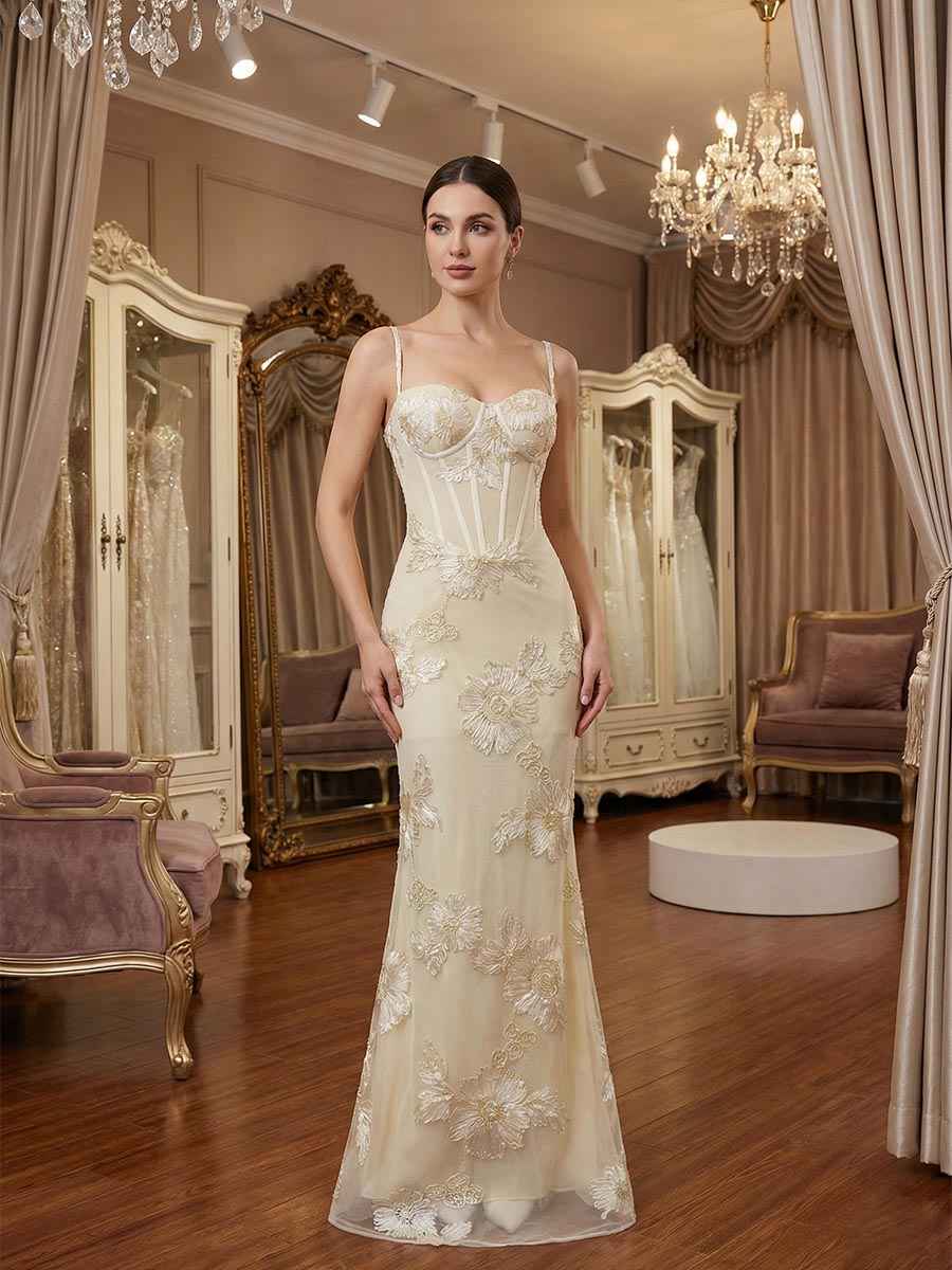 Vestido de baile longo bordado floral com espartilho sereia com alças finas