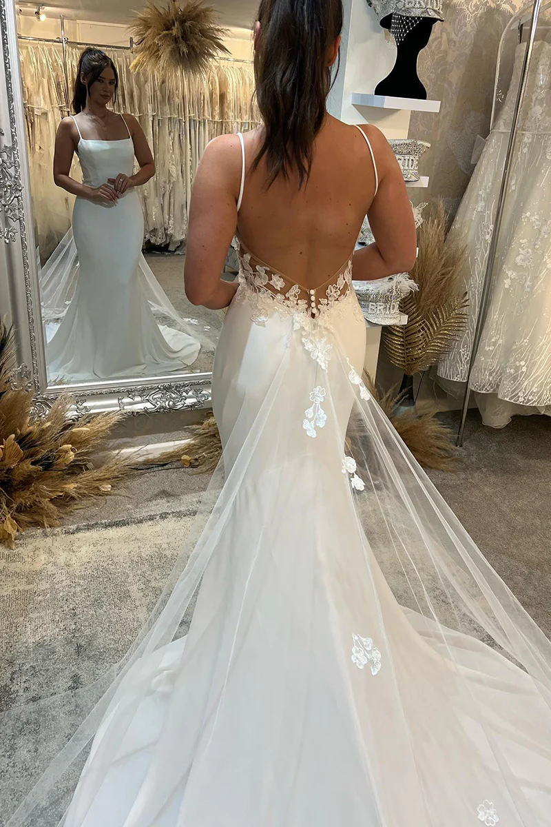 Robe de mariée sirène de plage à bretelles spaghetti en dentelle avec traîne de cour