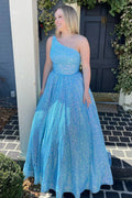 Funkelndes, hellblaues Ballkleid in Übergröße mit einer Schulter und Pailletten in A-Linie