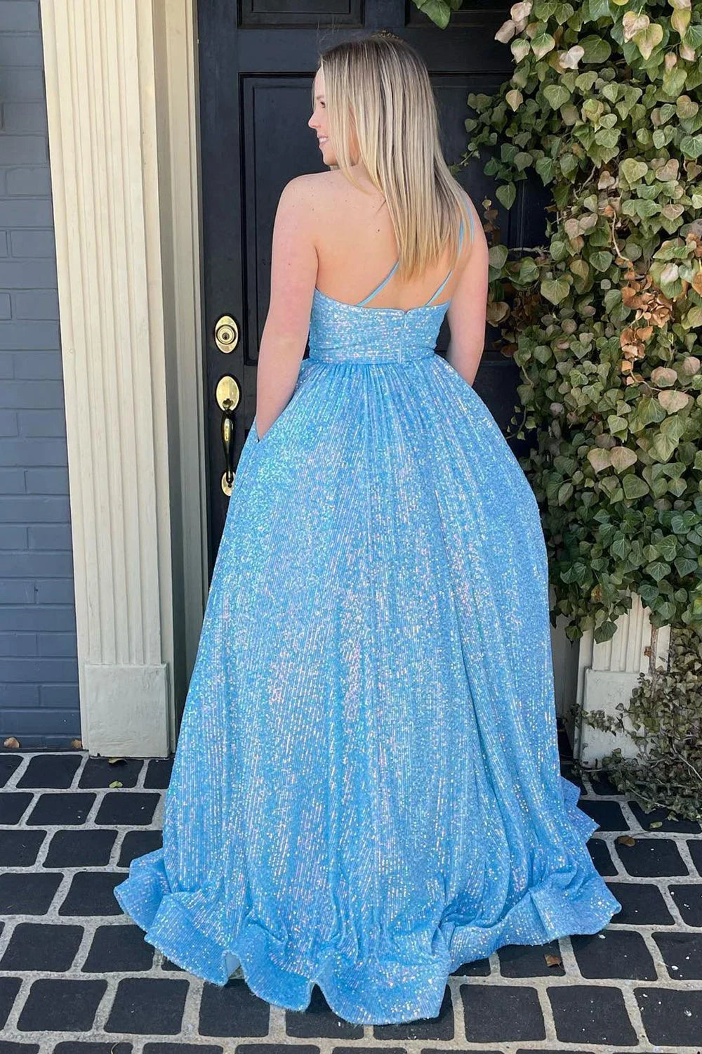 Funkelndes, hellblaues Ballkleid in Übergröße mit einer Schulter und Pailletten in A-Linie