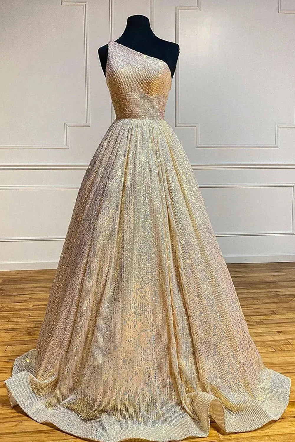Funkelndes, hellblaues Ballkleid in Übergröße mit einer Schulter und Pailletten in A-Linie