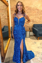 Vestido longo de baile de finalistas com lantejoulas azul real cintilante e racha de sereia