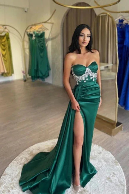 Vestidos de Baile com Decote Coração, Sem Mangas, Corte em A, Manchas Verde Escuro na Frente, com Contas