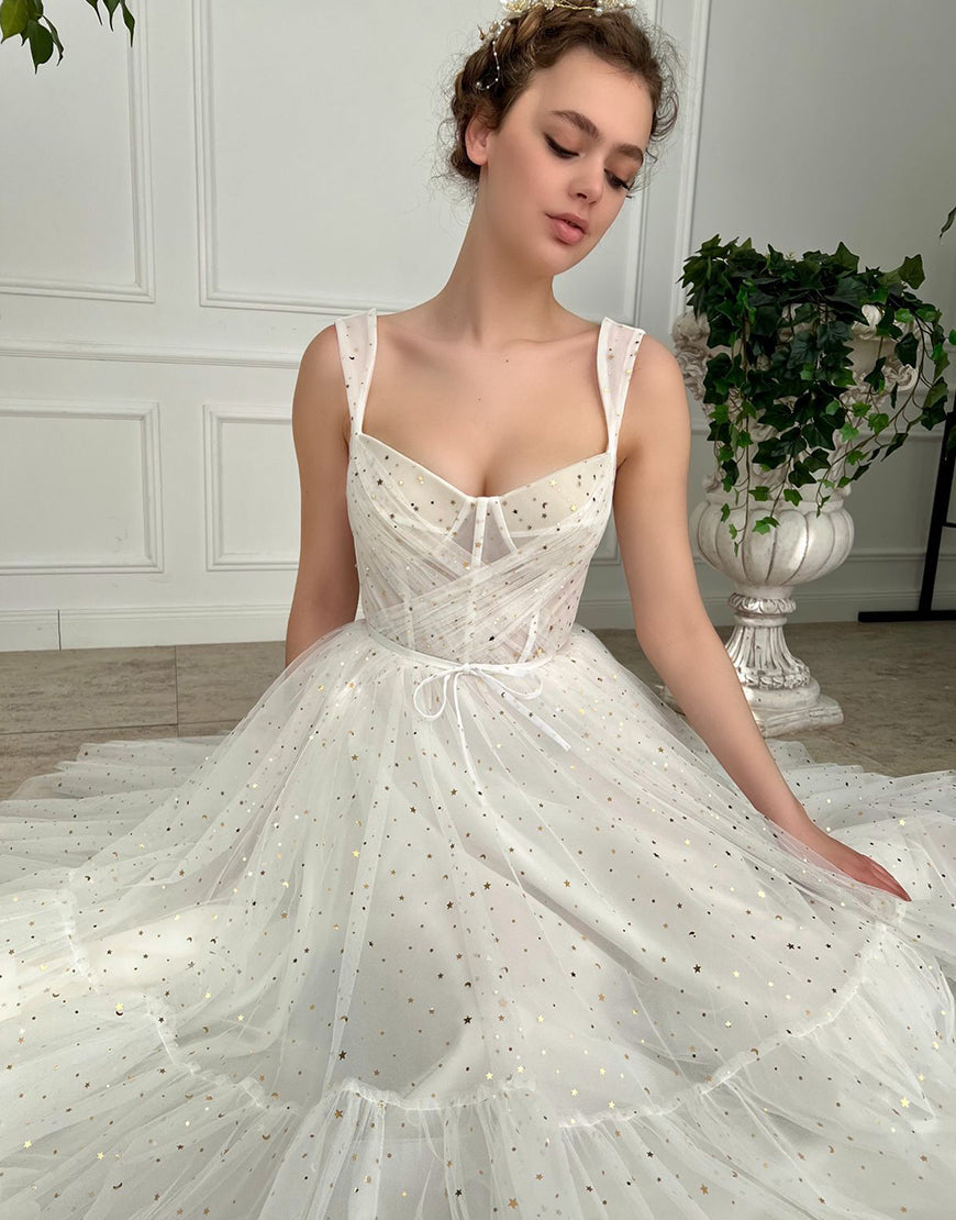 Robe de bal courte en tulle blanc à bretelles