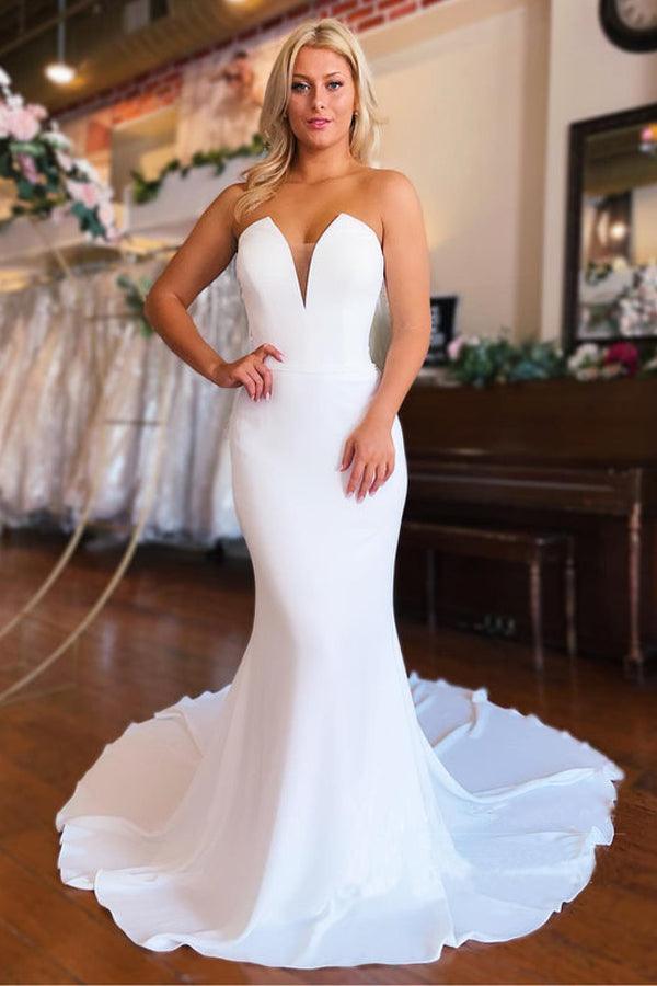 Robes de mariée longues en satin sirène avec traîne chapelle sans bretelles