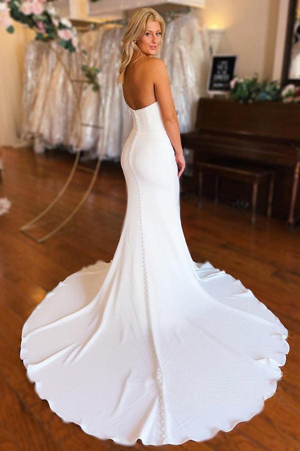 Abito da sposa lungo in raso a sirena con strascico a cappella senza spalline