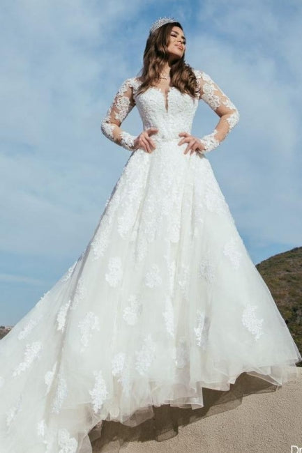 Robe de mariée longue au sol en ligne A avec appliques et tulle