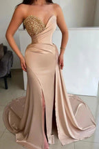 Vestido de Baile com Cauda de Sereia e Contorno de Miçangas em Coração