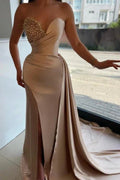 Vestido de Baile com Cauda de Sereia e Contorno de Miçangas em Coração