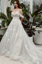 Abito da sposa lungo avorio a linea ad A con scollo a cuore, spalle scoperte, senza maniche e in pizzo