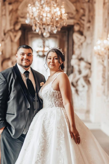 Vestido de Noiva Luxuoso em Tafetá com Aplicações e Saia Rodada Estilo Princesa