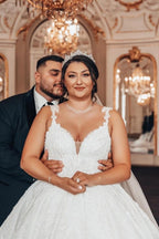 Vestido de Noiva Luxuoso em Tafetá com Aplicações e Saia Rodada Estilo Princesa
